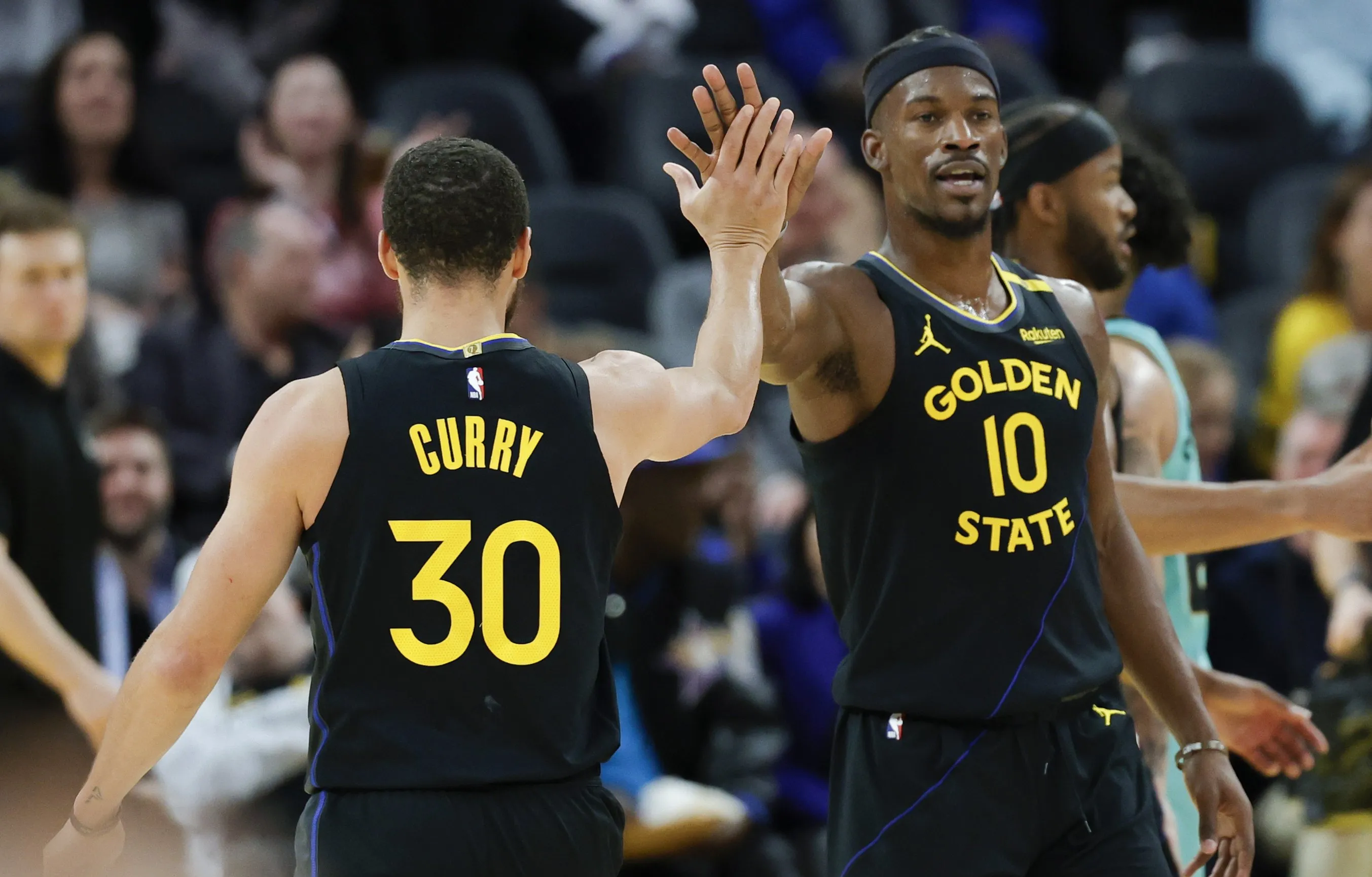 sport-包含黄蜂客场大胜雷霆，重返东部前八的词条